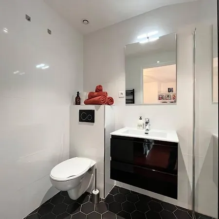 Appartement A Pied Du Centre Avec Place De Parking *